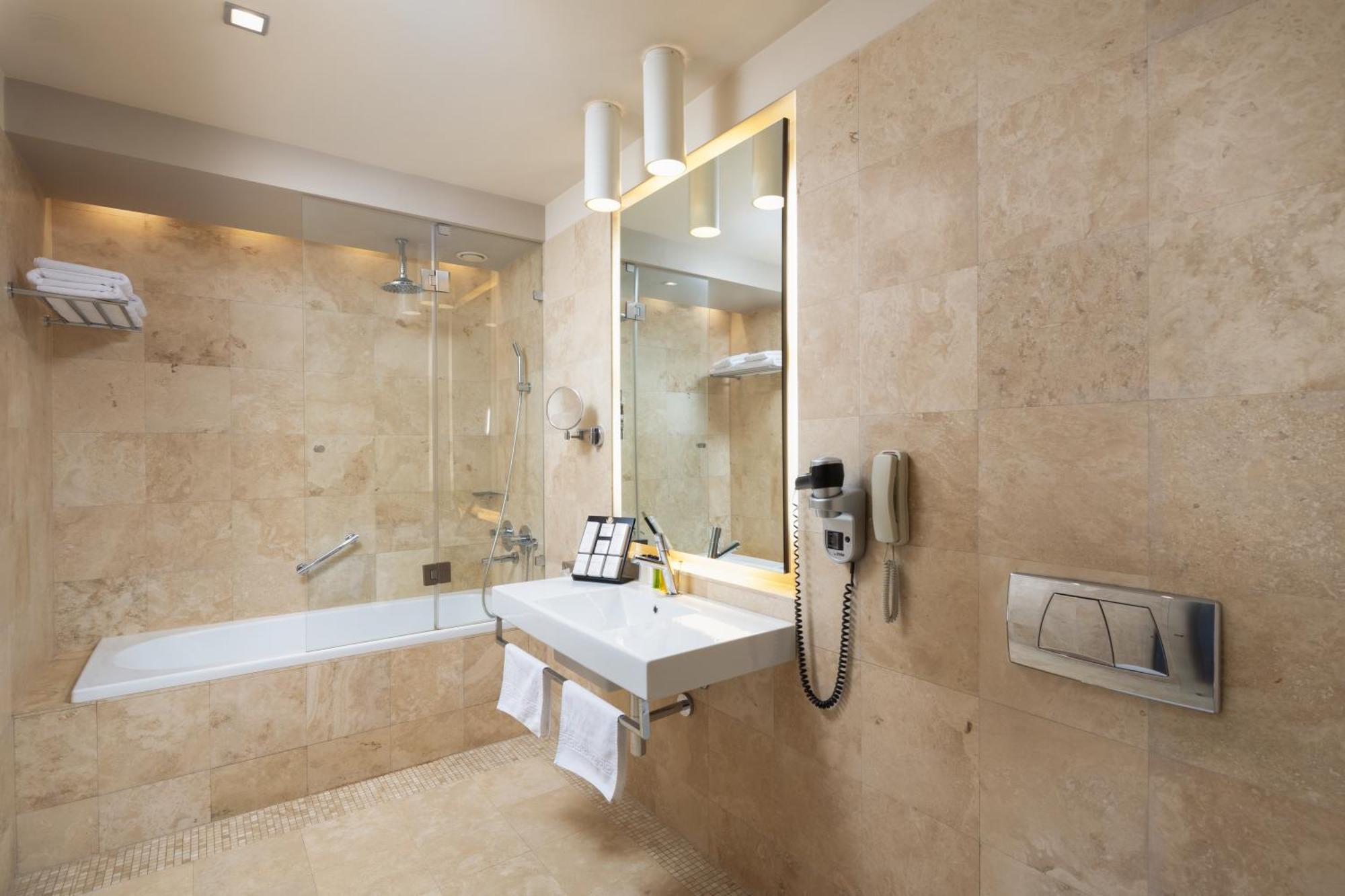 Golden Tulip Ana Dome Hotel